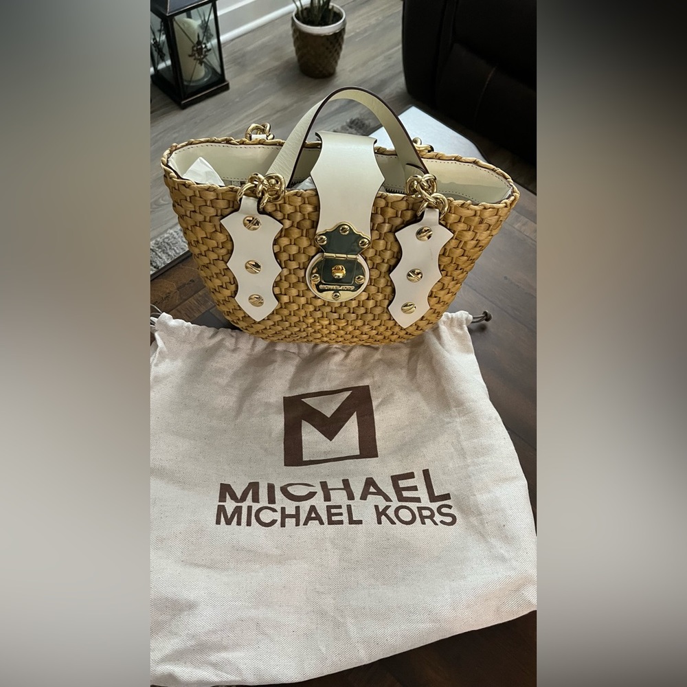 Michael Kors Santorini weave bucket white tote